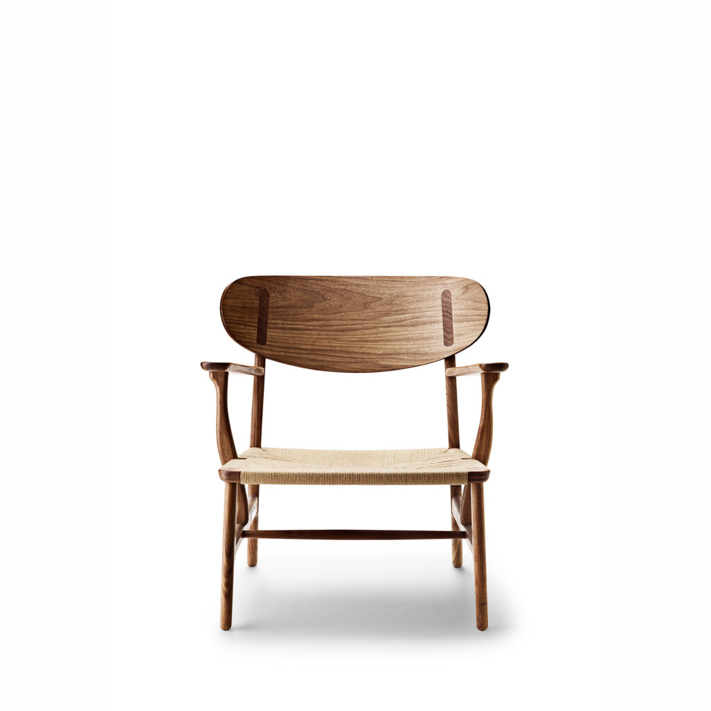 CH22 LOUNGE CHAIR