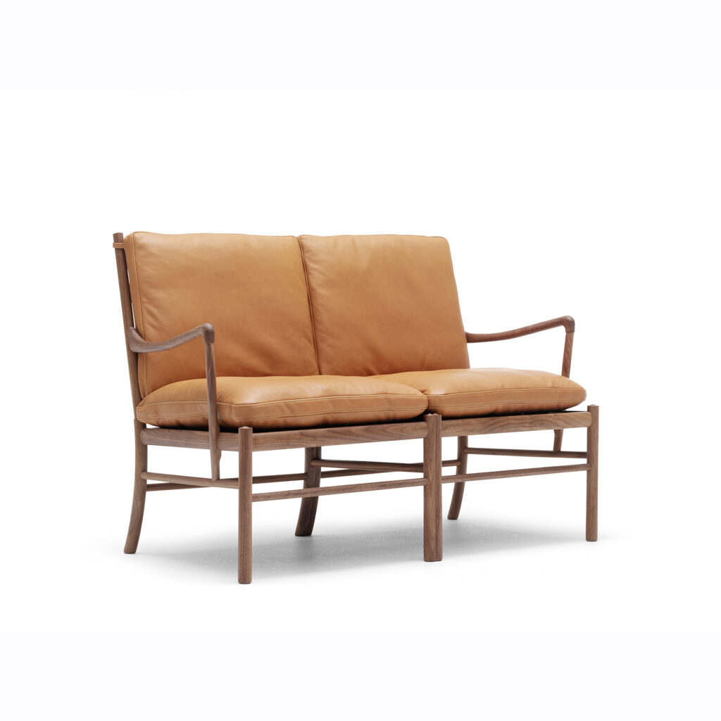 OW149–2 COLONIAL SOFA