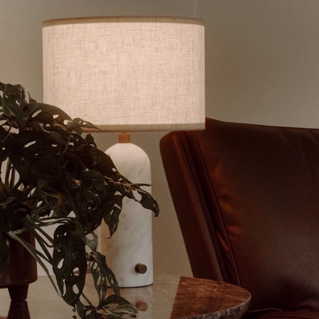 GRAVITY TABLE LAMP