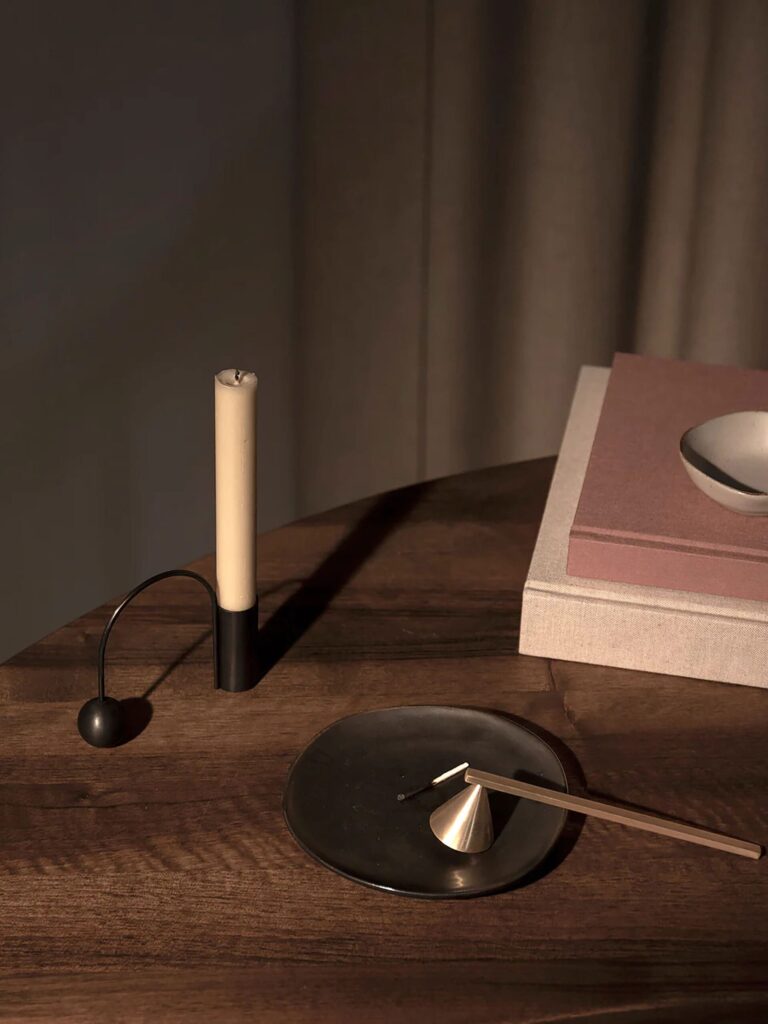 BALANCE CANDLE HOLDER BLACK BRASS