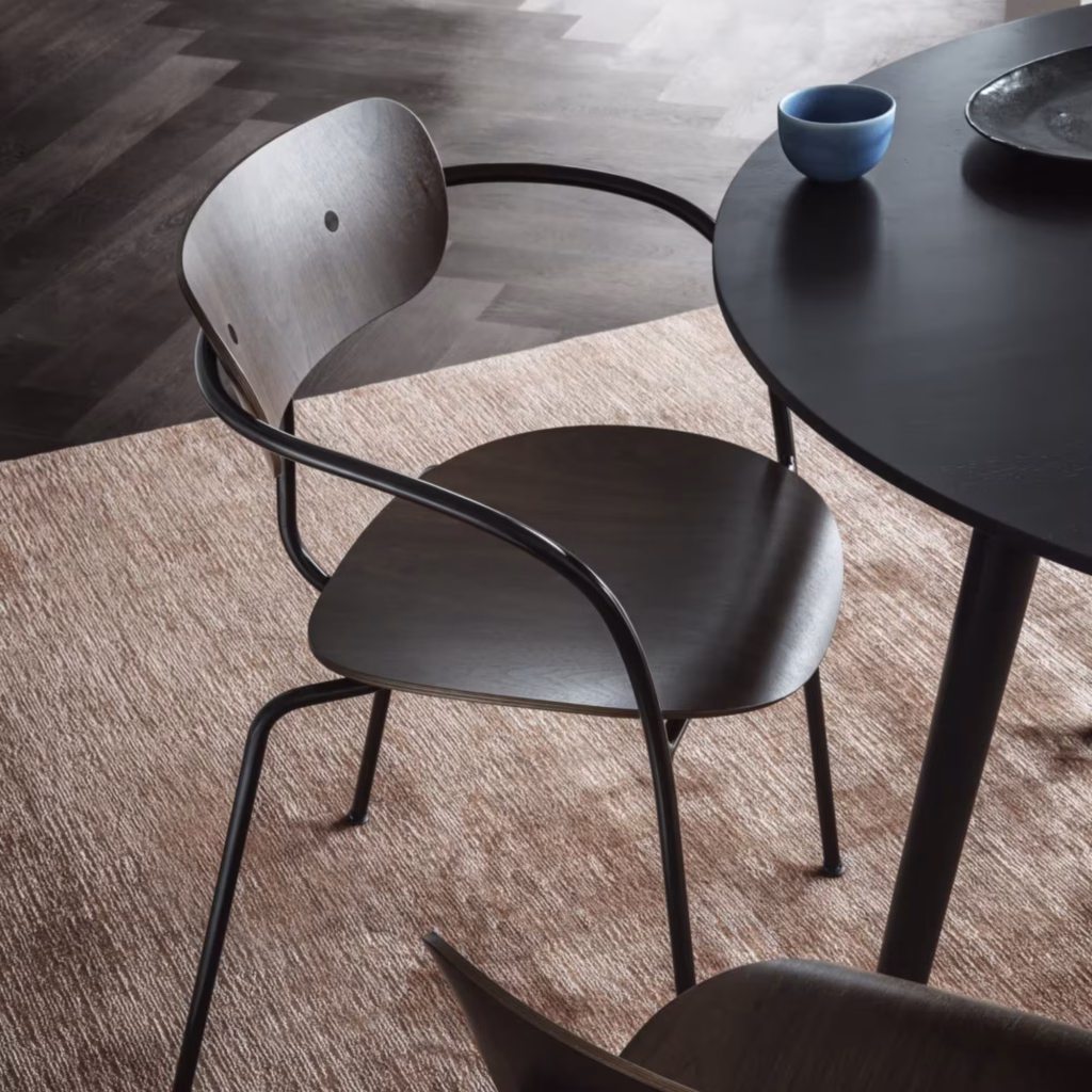 PAVILION ARMCHAIR AV2