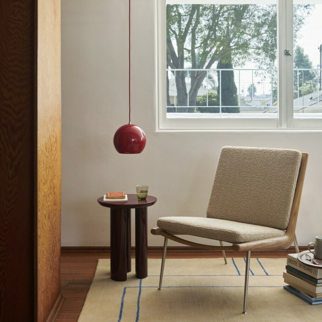BOOMERANG LOUNGE CHAIR HM1
