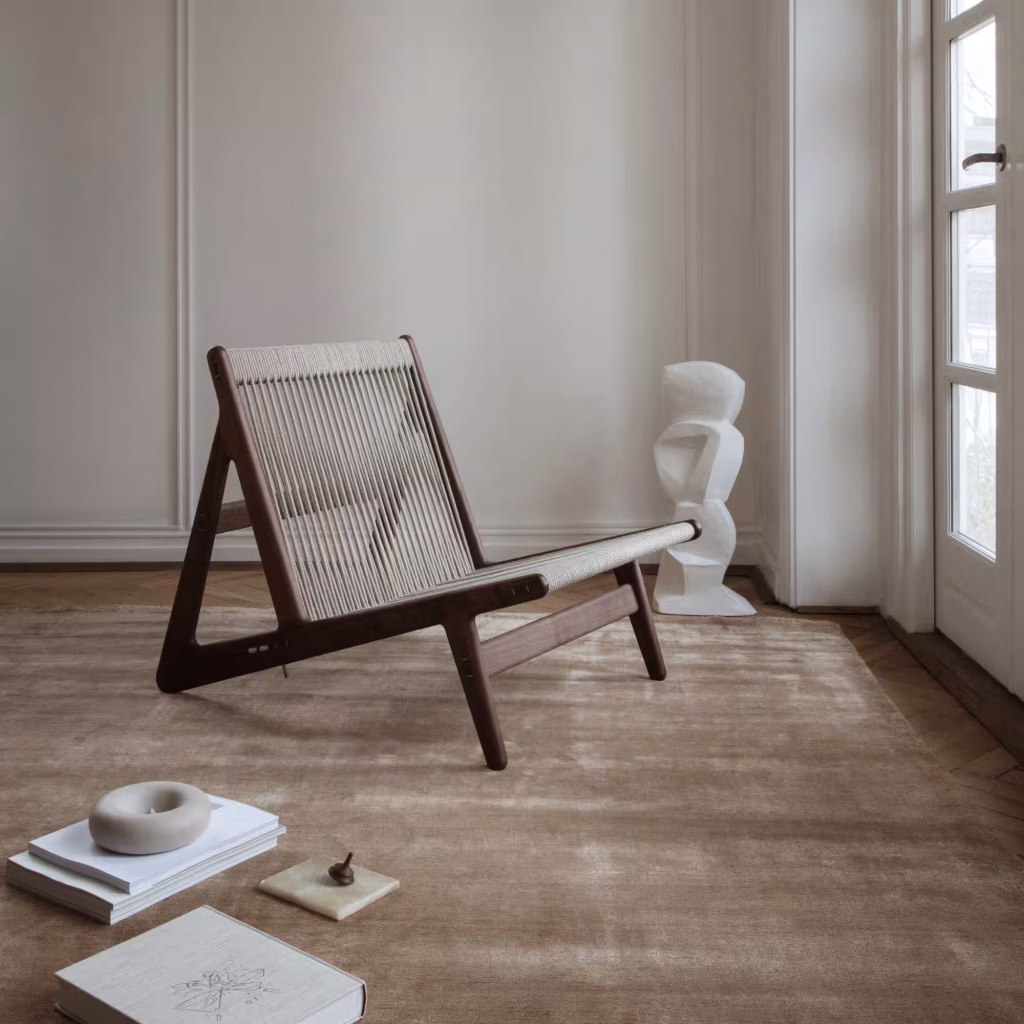 MR01 INITIAL CHAIR