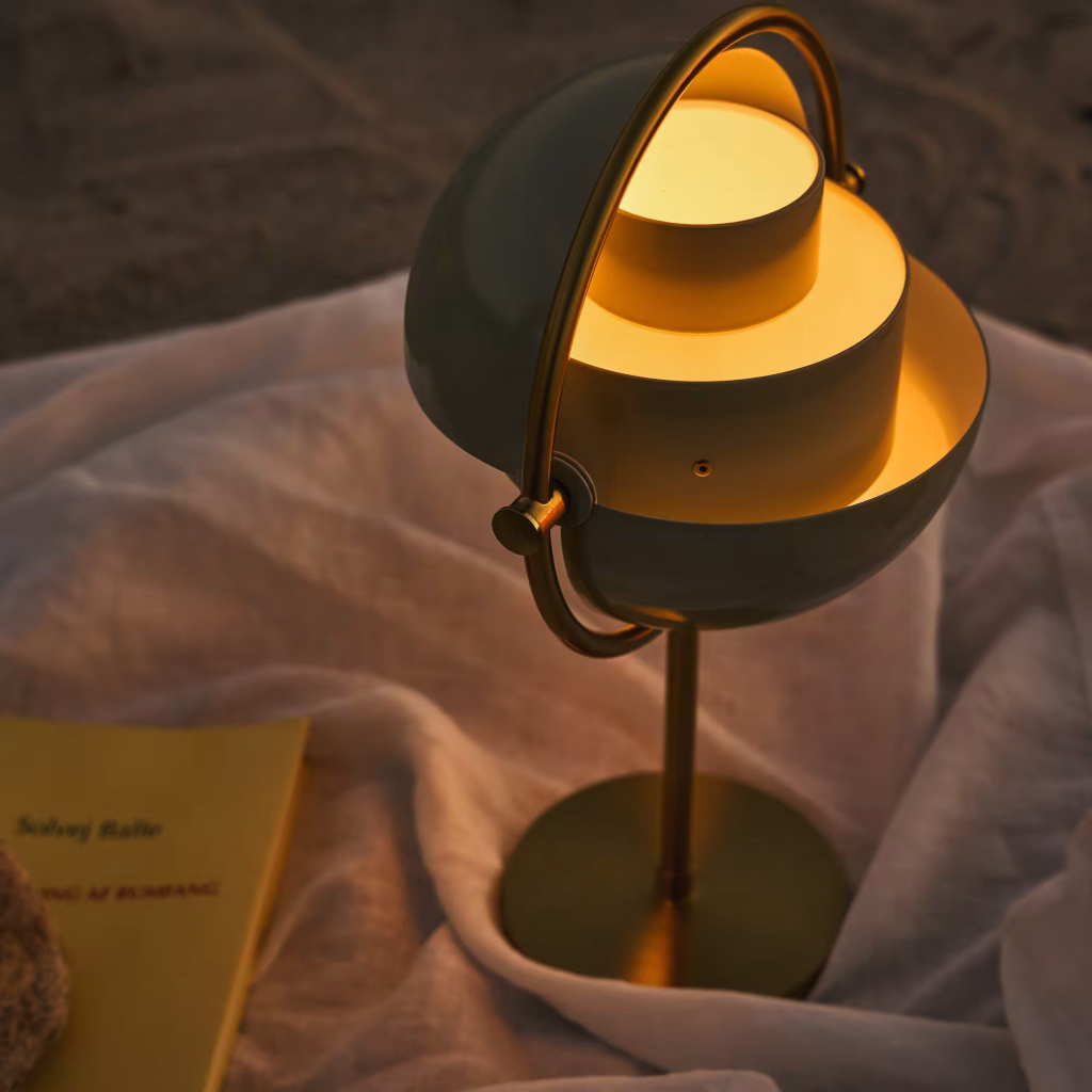 MULTI–LITE PORTABLE LAMP