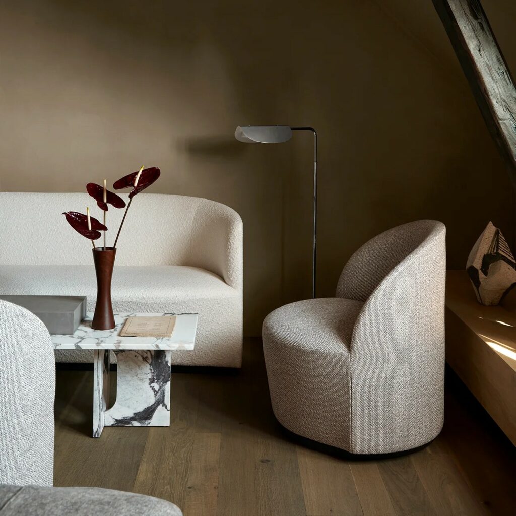 TEAROOM LOUNGE CHAIR – SWIVEL