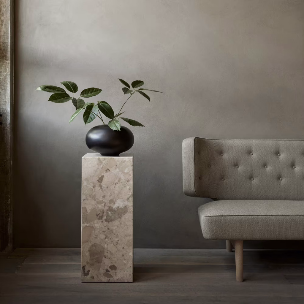 SURROUND VASE