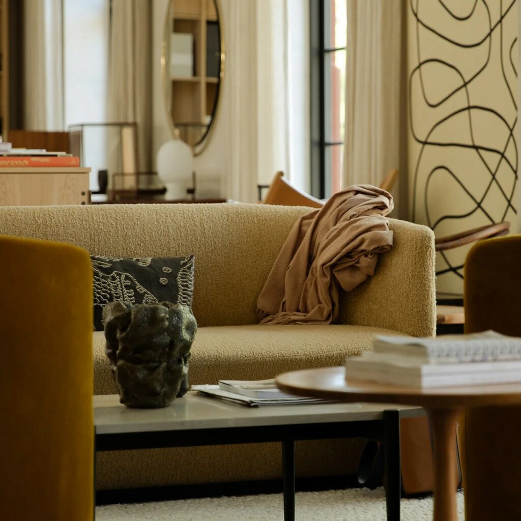 TEAROOM SOFA – LOW BACK