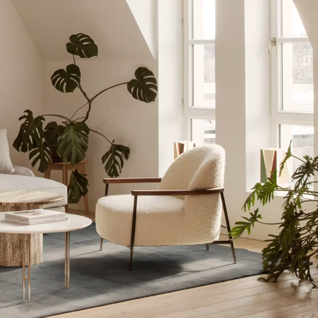 SEJOUR LOUNGE CHAIR WITH ARMRESTS