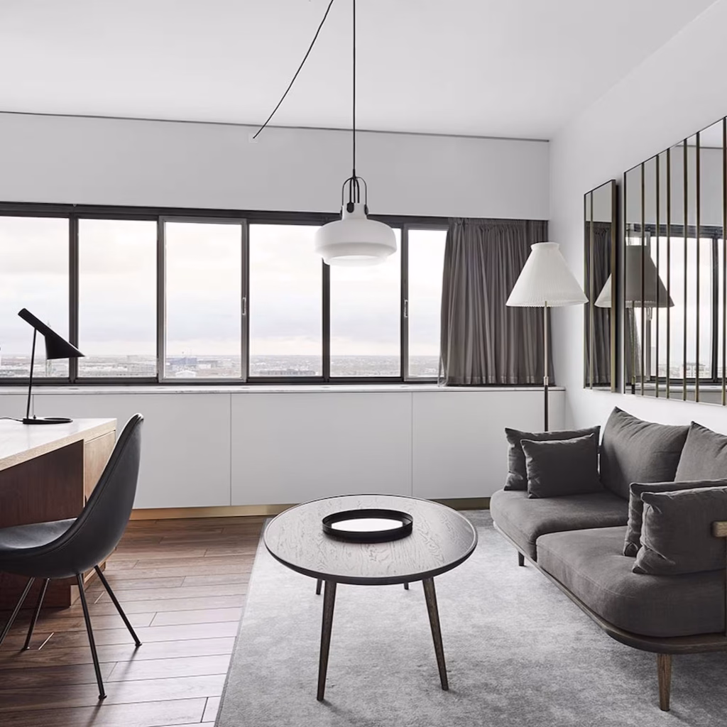ACCENT OVAL LOUNGE TABLE
