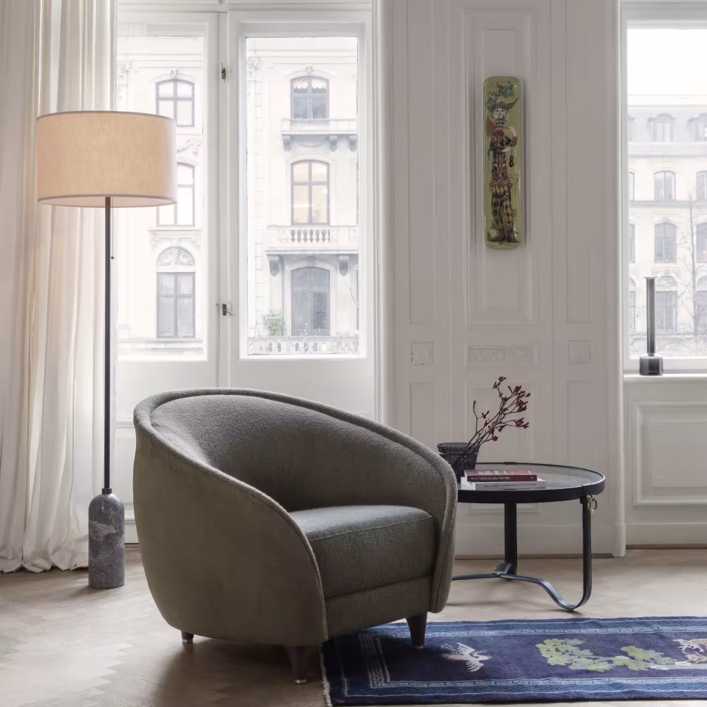 REVERS LOUNGE CHAIR