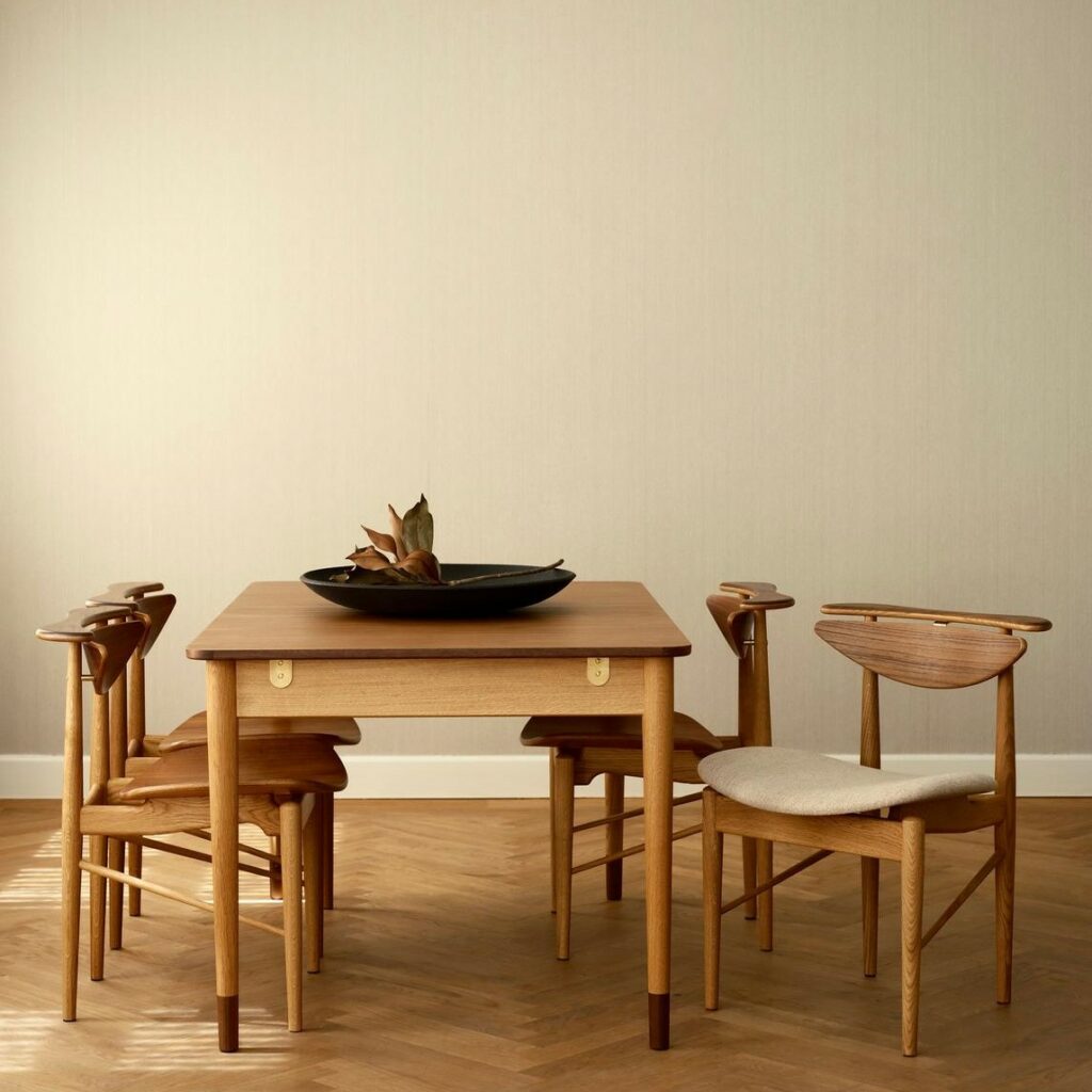 READING CHAIR