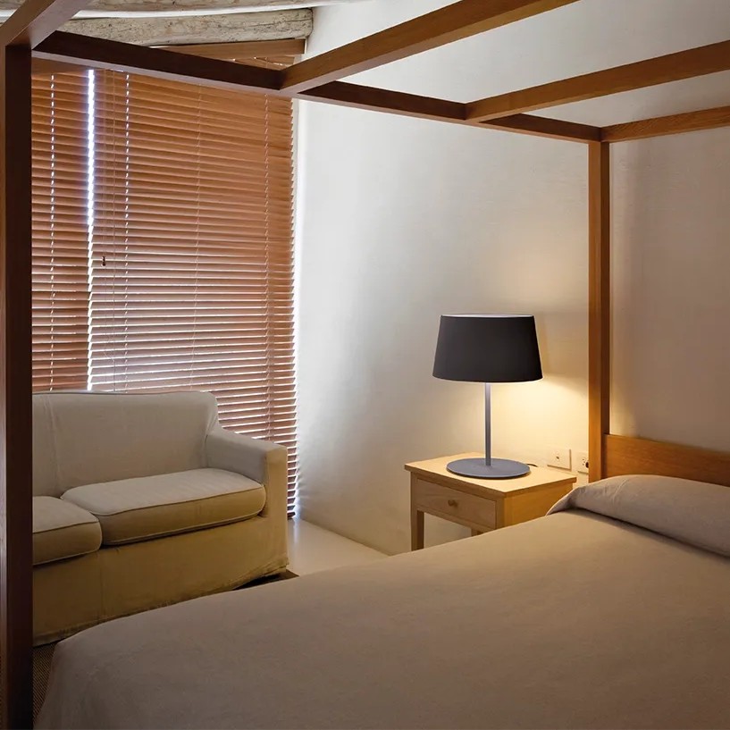 WARM TABLE LAMP