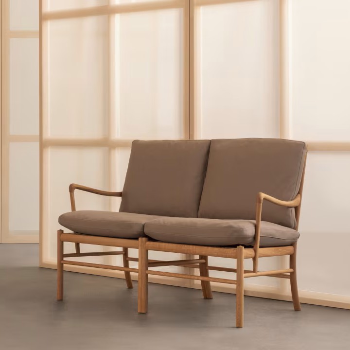 OW149–2 COLONIAL SOFA