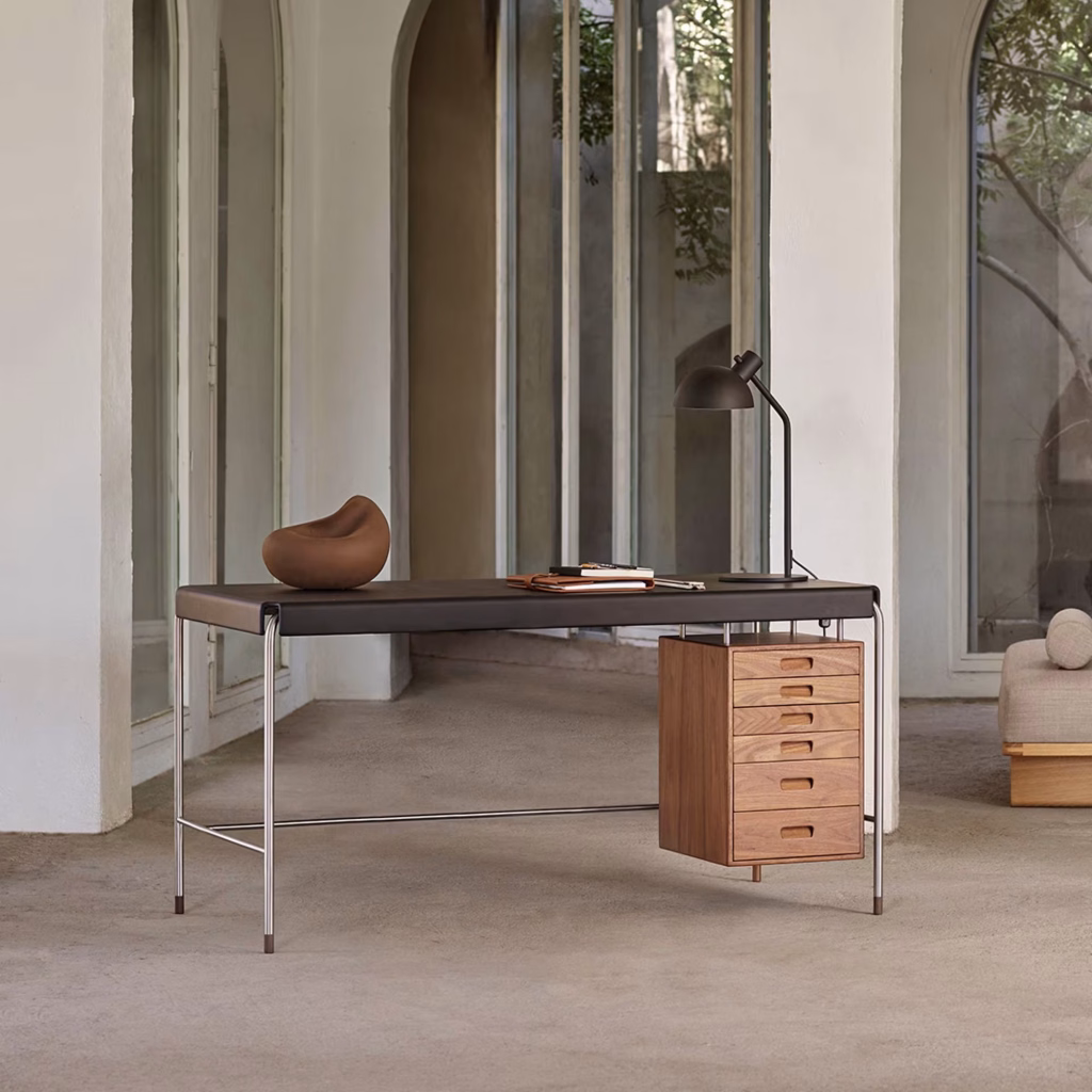 AJ52 SOCIETY DESK
