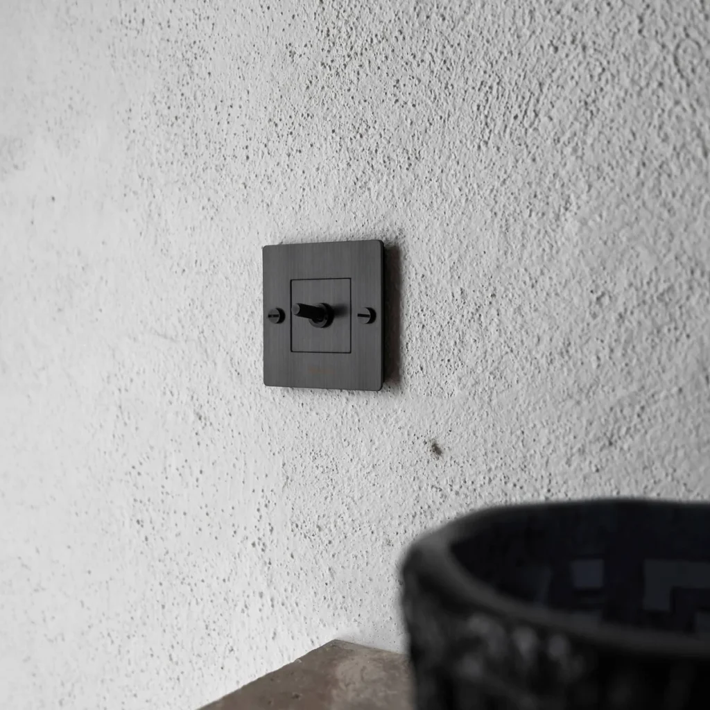 1G TOGGLE SWITCH CROSS
