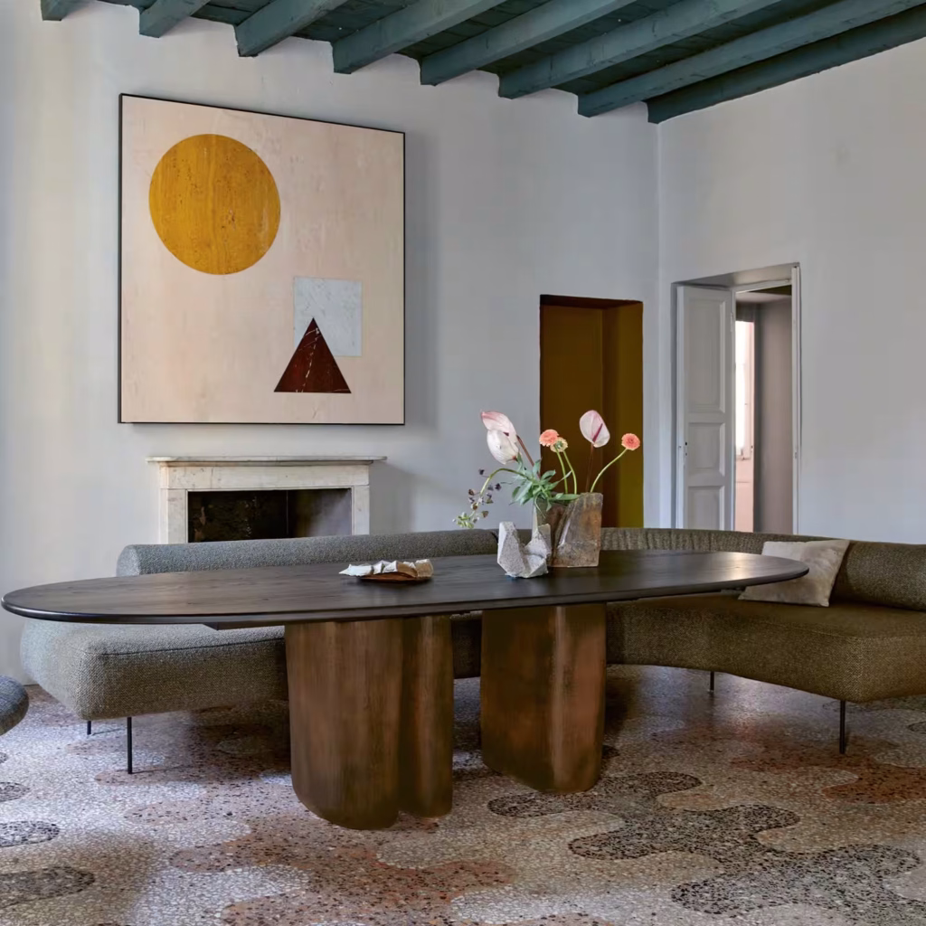 JAKU DINING TABLE